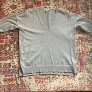 Comfy v-neck  light grey sweater